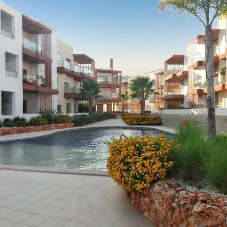 Contemporary In With Shared Pool