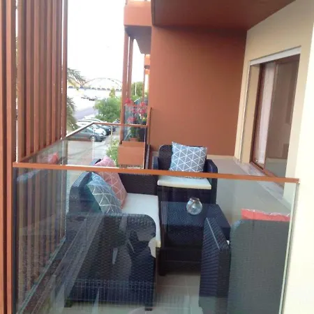 Apartamento Contemporary In With Shared Pool