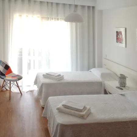 Apartamento Contemporary In With Shared Pool