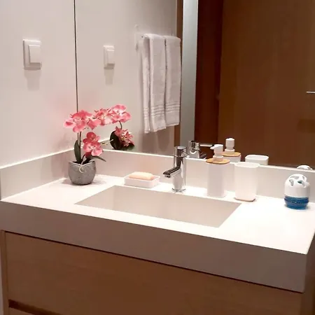 Apartament Contemporary In With Shared Pool
